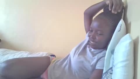 Snapshot of pretty_petite_ebony chatting on January 22, 10:29 am pretty_petite_ebony online show from January 22, 10:29 am