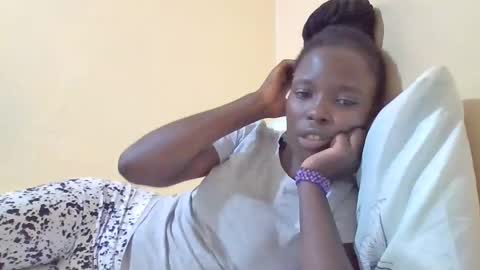 Snapshot of pretty_petite_ebony chatting on February 25, 10:31 pm pretty_petite_ebony online show from February 25, 10:31 pm