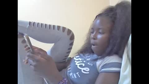 Snapshot of pretty_petite_ebony chatting on March 10, 7:50 pm pretty_petite_ebony online show from March 10, 7:50 pm