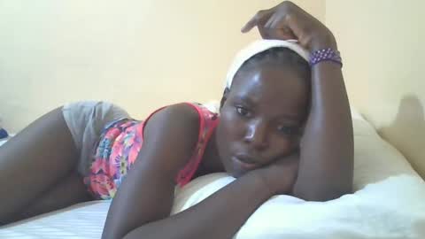 Snapshot of pretty_petite_ebony chatting on March 6, 2:41 am pretty_petite_ebony online show from March 6, 2:41 am
