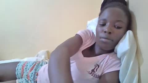 Snapshot of pretty_petite_ebony chatting on March 1, 7:51 am pretty_petite_ebony online show from March 1, 7:51 am