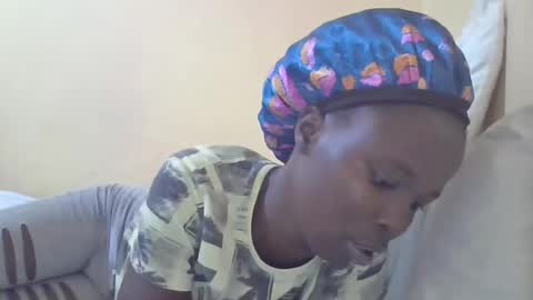 Snapshot of pretty_petite_ebony chatting on January 16, 11:06 pm pretty_petite_ebony online show from January 16, 11:06 pm