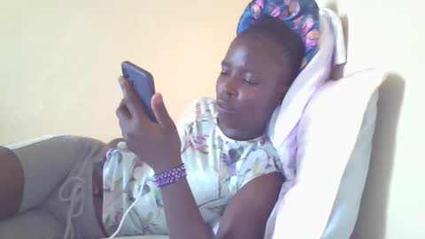 Snapshot of pretty_petite_ebony chatting on January 28, 7:11 am pretty_petite_ebony online show from January 28, 7:11 am