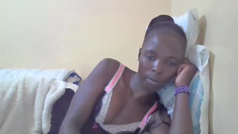 Snapshot of pretty_petite_ebony chatting on January 22, 1:53 am pretty_petite_ebony online show from January 22, 1:53 am