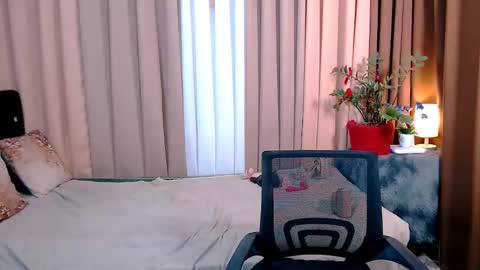 Snapshot of prettyakhira chatting on February 8, 2:58 am prettyakhira online show from February 8, 2:58 am