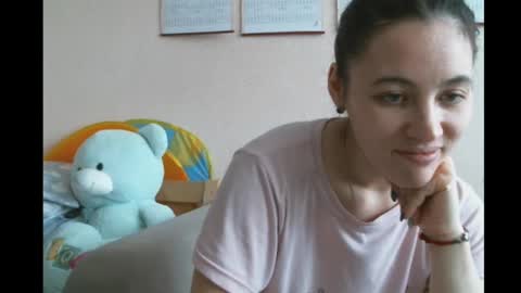 Snapshot of prettybella_7 chatting on January 20, 9:24 am Bella online show from January 20, 9:24 am