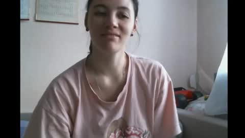 Snapshot of prettybella_7 chatting on February 15, 5:19 am Bella online show from February 15, 5:19 am