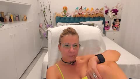 Snapshot of prettyblackeyes chatting on September 15, 10:33 pm wilma online show from September 15, 10:33 pm