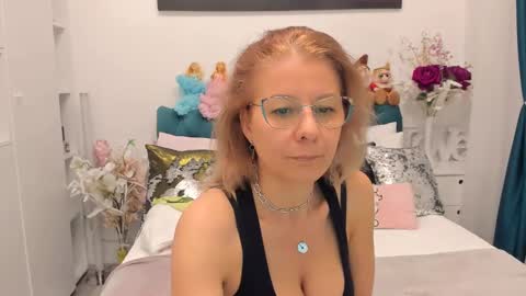 Snapshot of prettyblackeyes chatting on March 11, 6:41 am wilma online show from March 11, 6:41 am