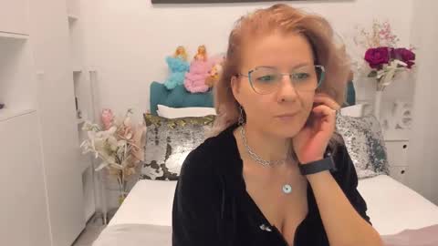 Snapshot of prettyblackeyes chatting on February 28, 6:43 am wilma online show from February 28, 6:43 am