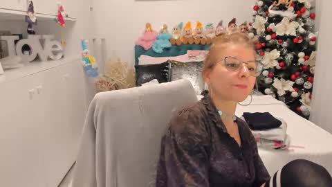 Snapshot of prettyblackeyes chatting on December 24, 10:17 pm wilma online show from December 24, 10:17 pm