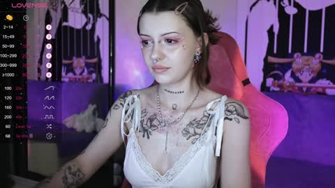 Violet online show from December 9, 1:24 pm