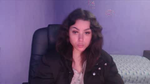 prettyjulliette online show from February 4, 3:15 pm