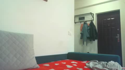 prettyjulliette online show from December 5, 5:33 pm