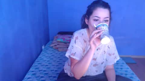 prettyjulliette online show from March 8, 11:58 am