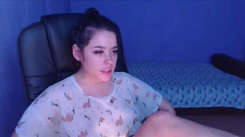 prettyjulliette online show from January 28, 1:49 pm