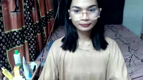 prettykhelcy online show from May 17, 10:57 am