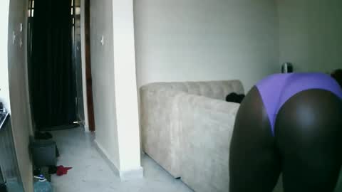 prettyreen online show from April 14, 8:06 am