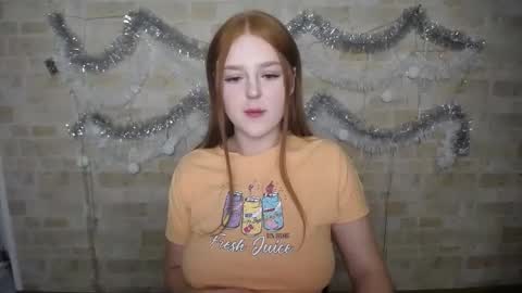 Snapshot of prettyvalerii_ chatting on December 24, 10:28 pm Valeri online show from December 24, 10:28 pm