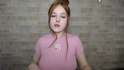 Snapshot of prettyvalerii_ chatting on February 28, 1:14 pm Valeri online show from February 28, 1:14 pm