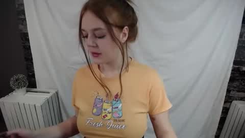 Snapshot of prettyvalerii_ chatting on February 13, 1:19 am Valeri online show from February 13, 1:19 am