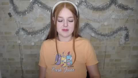 Snapshot of prettyvalerii_ chatting on December 22, 2:28 am Valeri online show from December 22, 2:28 am