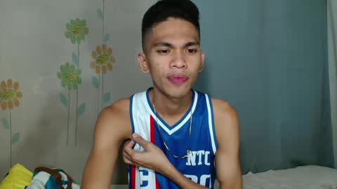 Snapshot of princeofcumxxx chatting on February 16, 4:42 pm Mel online show from February 16, 4:42 pm