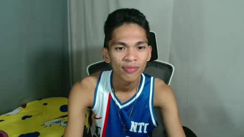 Snapshot of princeofcumxxx chatting on December 1, 4:32 pm Mel online show from December 1, 4:32 pm