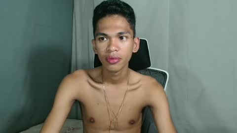 Snapshot of princeofcumxxx chatting on January 11, 7:17 am Mel online show from January 11, 7:17 am