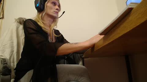 Snapshot of princeofprague420 chatting on February 14, 4:37 am Prince Of Prague online show from February 14, 4:37 am