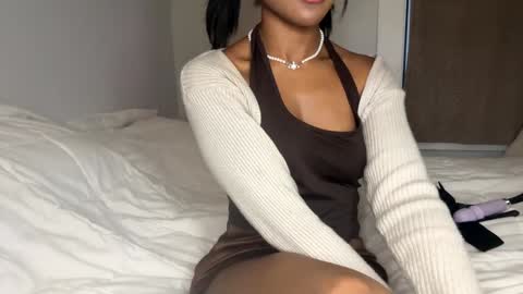 Snapshot of princessaleah chatting on December 6, 9:18 pm Princess Aleah online show from December 6, 9:18 pm