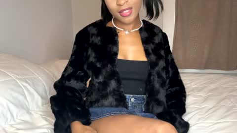 Snapshot of princessaleah chatting on December 7, 7:38 pm Princess Aleah online show from December 7, 7:38 pm