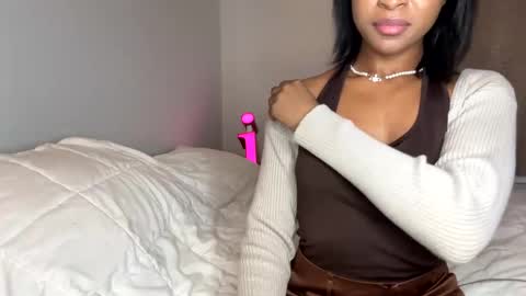 Snapshot of princessaleah chatting on December 2, 9:45 pm Princess Aleah online show from December 2, 9:45 pm