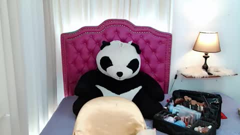 princessyanzy1 online show from April 25, 10:29 pm