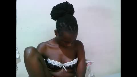 pritty_amber online show from May 16, 5:59 am