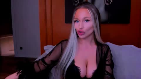 Snapshot of project_barbara chatting on February 26, 10:38 am Barbara online show from February 26, 10:38 am
