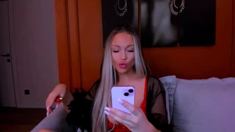 Snapshot of project_barbara chatting on February 17, 10:40 am Barbara online show from February 17, 10:40 am