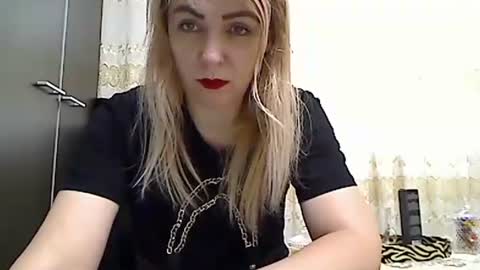 Pryncess sweety online show from November 4, 9:10 am