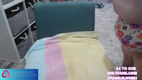 Snapshot of pugglelover chatting on March 1, 12:45 pm Puggie - online show from March 1, 12:45 pm