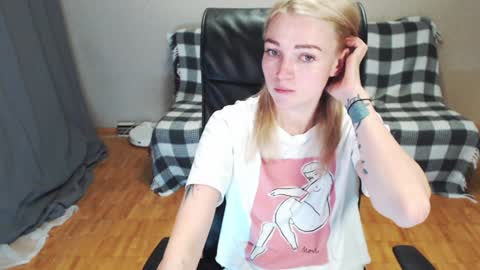 Snapshot of puma_ma chatting on December 7, 4:09 pm Polly online show from December 7, 4:09 pm