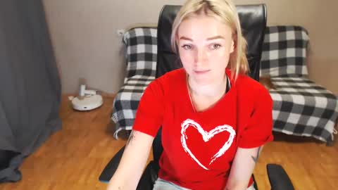 Snapshot of puma_ma chatting on December 28, 3:26 pm Polly online show from December 28, 3:26 pm