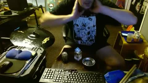 Snapshot of punkypapi chatting on March 7, 5:07 am Jojo online show from March 7, 5:07 am