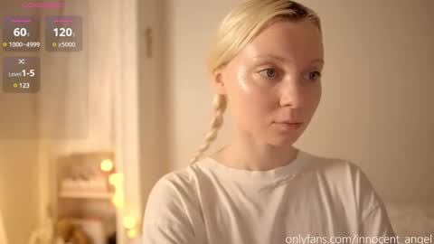 Snapshot of pureangeldolores chatting on December 24, 2:44 pm i dont do shows for free. watching here silently and waiting for me to start showing you something for free is useless online show from December 24, 2:44 pm