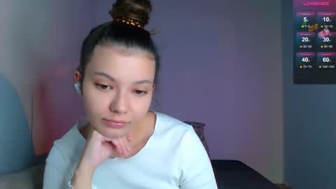 Carolyn online show from October 12, 12:25 am