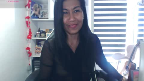 Snapshot of pussycash chatting on December 18, 2:10 am POCCA online show from December 18, 2:10 am