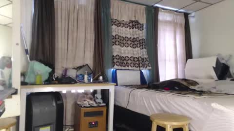 putiputi4u online show from January 2, 7:07 pm