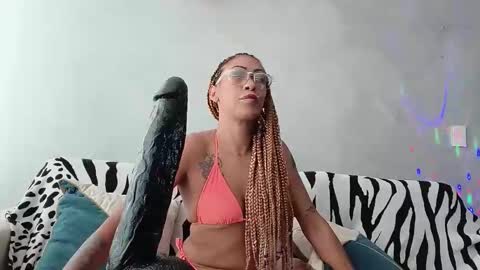 Snapshot of qmaspues69 chatting on February 6, 1:43 pm Mistress online show from February 6, 1:43 pm