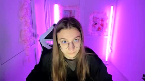 Amelie online show from May 5, 7:58 am