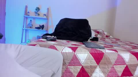 Snapshot of queen_esthefi chatting on February 8, 8:53 pm Your Queen Esthefi online show from February 8, 8:53 pm