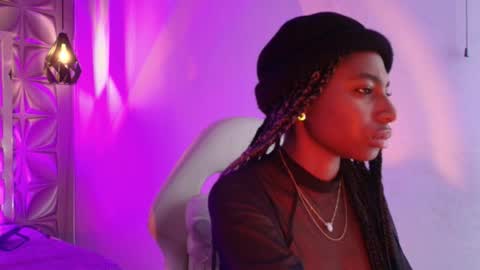   online show from March 3, 12:12 pm